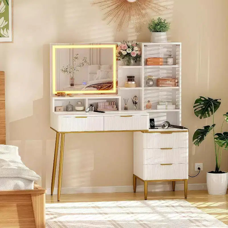 Coiffeuse cannelée Acekool avec miroir, 5 tiroirs, étagères en verre, éclairage réglable, ports de charge, table de chevet de chambre à coucher, couleur bois, 45 pouces