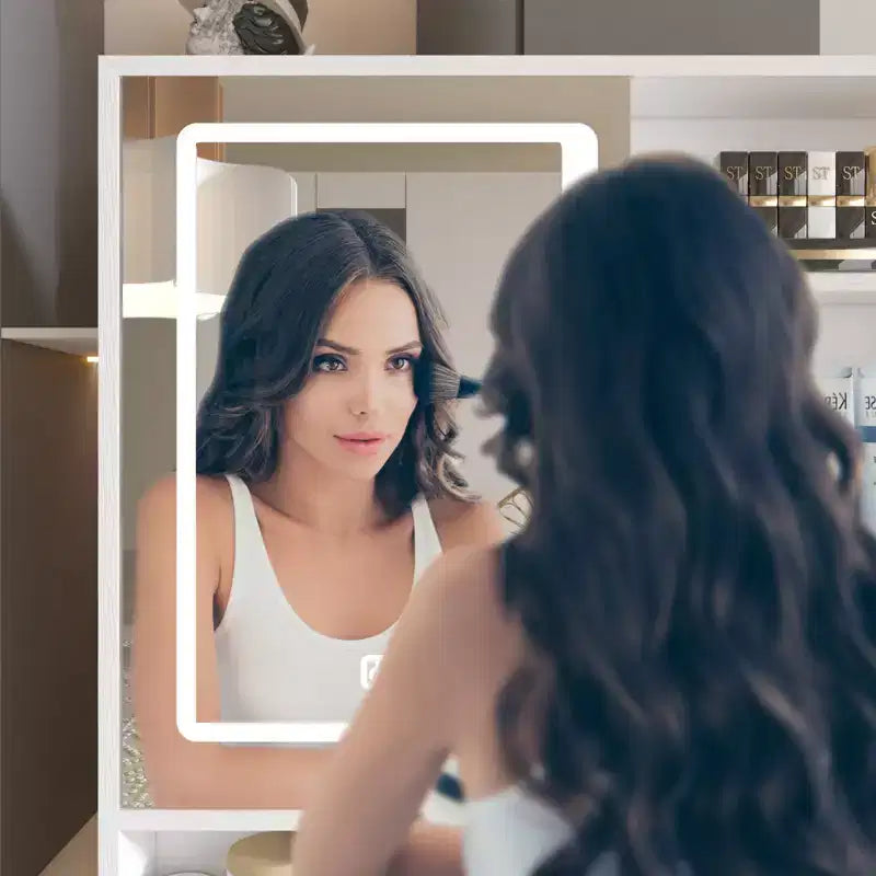 Coiffeuse moderne Okak avec miroir, bureau de maquillage avec 4 tiroirs, 1 placard et étagères, table de toilette décorative en rotin pour chambre à coucher