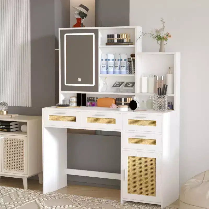 Coiffeuse moderne Okak avec miroir, bureau de maquillage avec 4 tiroirs, 1 placard et étagères, table de toilette décorative en rotin pour chambre à coucher