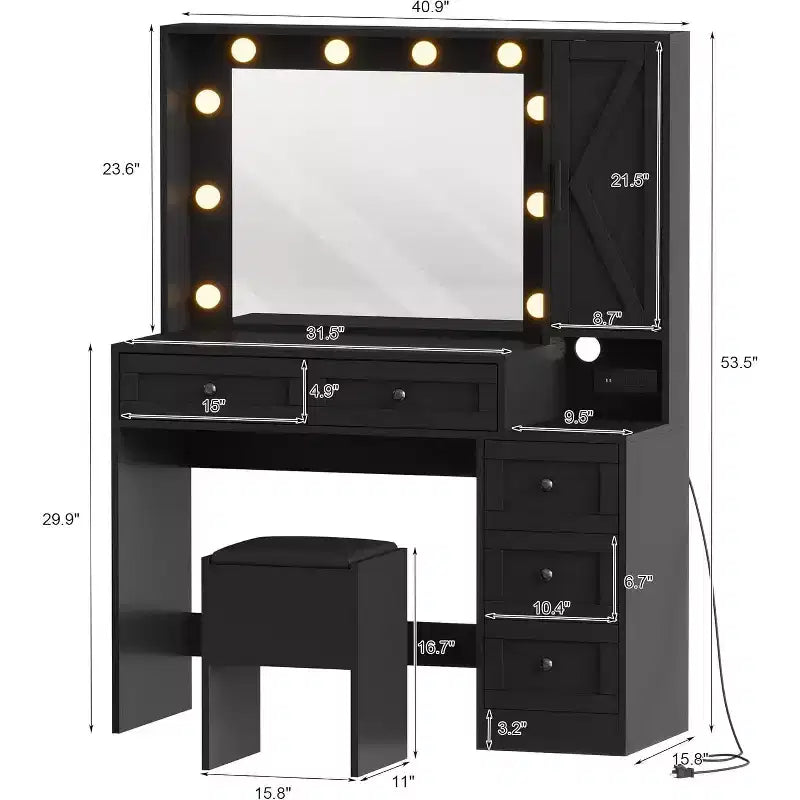 Coiffeuse élégante avec lumières LED intégrées au miroir, tabouret assorti et station de recharge, dotée de plusieurs tiroirs et étagères de rangement.