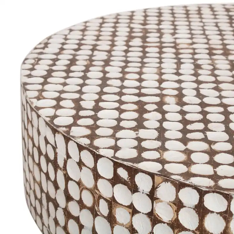 Table basse ronde sur pied Mila en coquille de noix de coco par East at Main