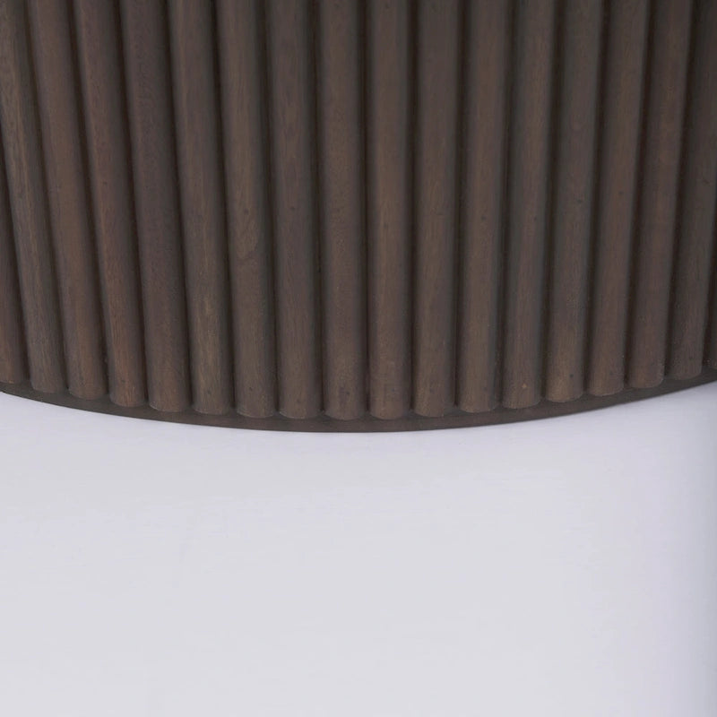 Table basse ronde cannelée en bois brun foncé Terra 48L x 48l x 15H